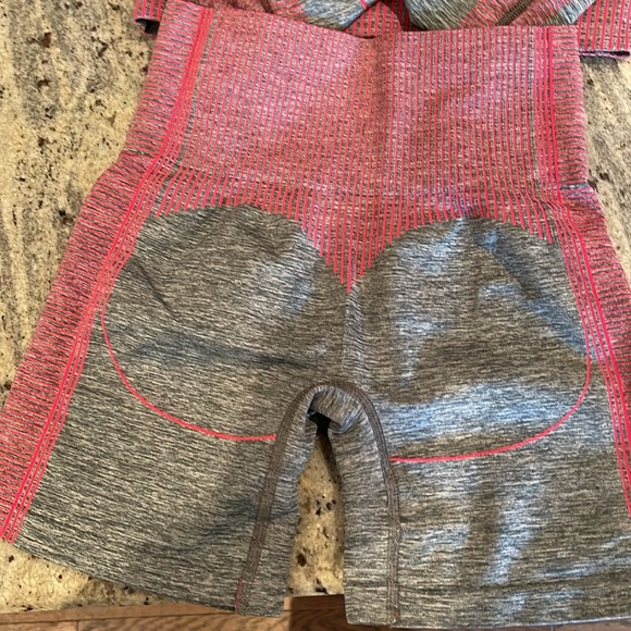 Gymshark short and cropped long sleeve set - Picture 4 of 4